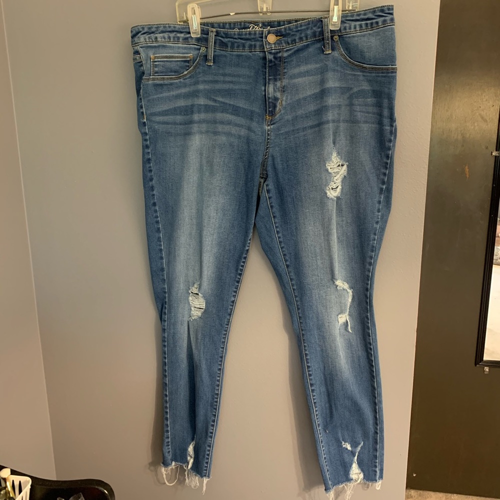 Distressed jeans/jeggings